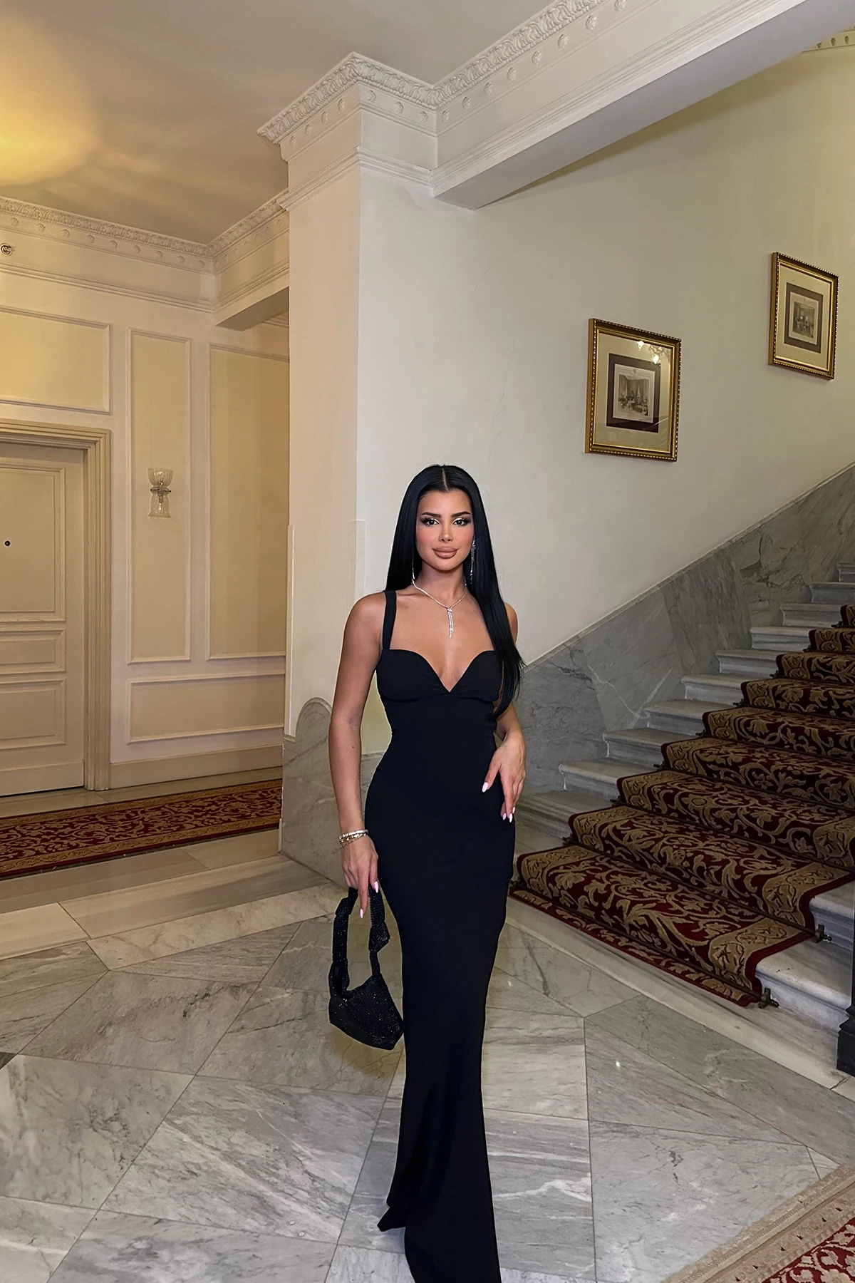 siyah-askili-elbise-5056.webp