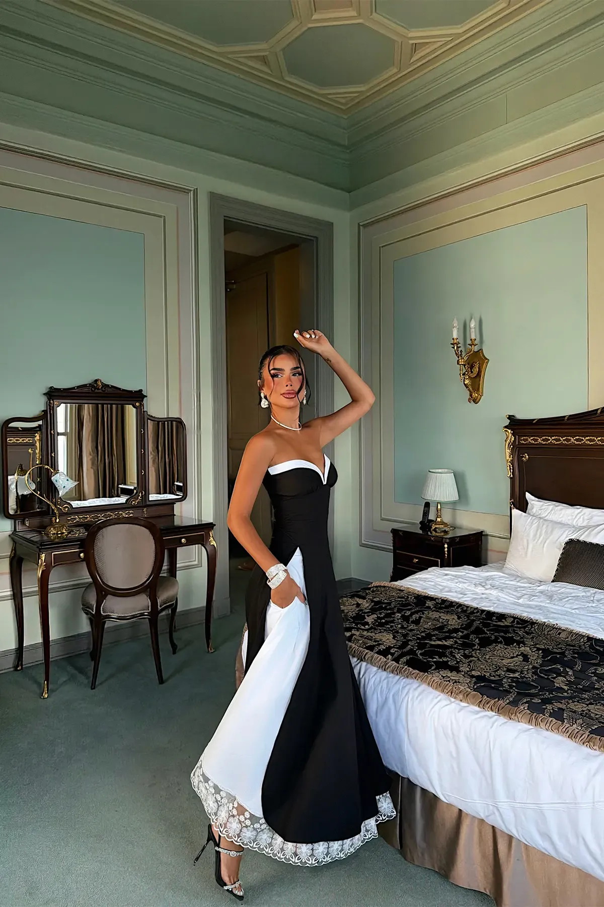 black-strapless-evening-dress-30373.webp